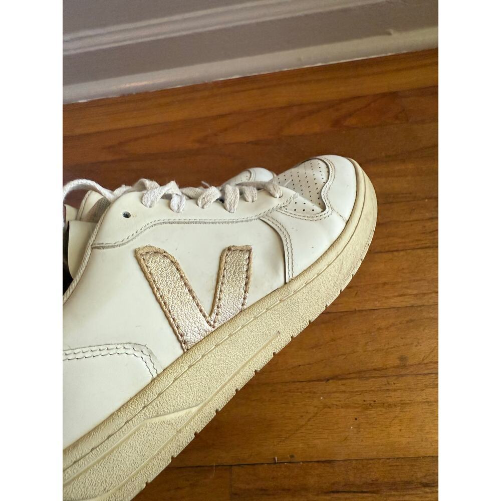 Veja Women's V-10 Leather Metallic Logo Patch Low-Top Sneakers size 39 (us 8) - Picture 11 of 11